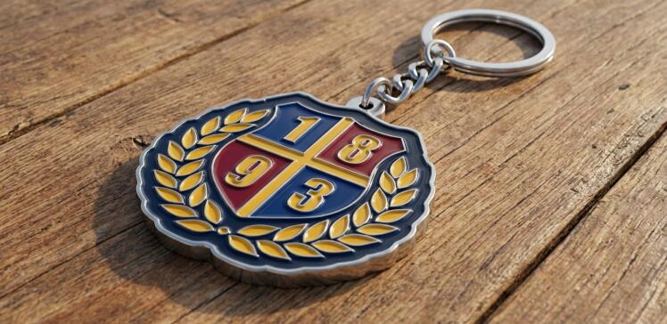 reklamni-moderni-originalni-zakazkove-kovove-privesky-sportovni-kluby-sparta.jpg